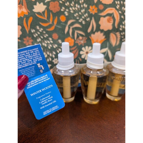 Bath & Body Works Winter Woods Wallflower Refills set of 4 - Picture 2 of 3